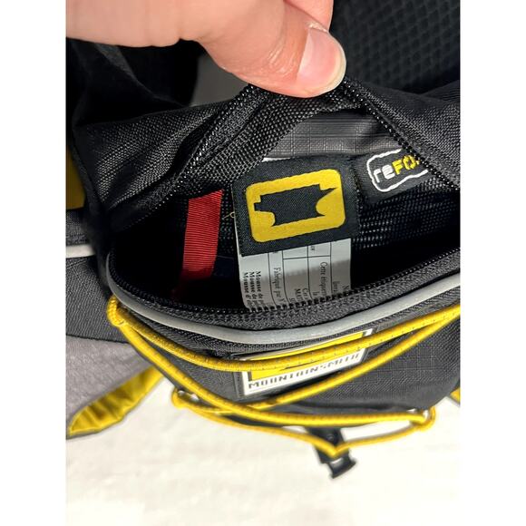 Mountainsmith TLS Buzz Lumbar Pack Black Yellow - Picture 3 of 8